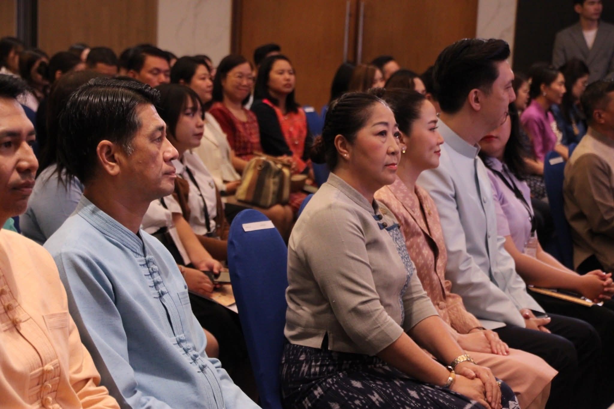 พชอำเภอไชยปราการ :  ร่วมประชุมเชิงปฏิบัติการสร้างการรับรู้และเผยแพร่พระอัจฉริยภาพการยกระดับงานผ้าและหัตถกรรมไทย ตามพระดำริสมเด็จพระเจ้าลูกเธอ เจ้าฟ้าสิริวัณณวรี นารีรัตนราชกัญญา ครั้งที่ 5 ณ จังหวัดเชียงใหม่